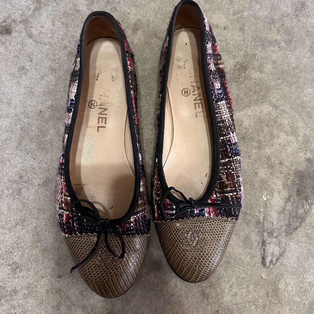 CHANEL Women's Tweed and Brown Cap Toe Flats - Picture 3 of 3